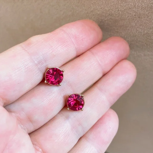 Pink stone on gold tone Stud earrings - Picture 2 of 5